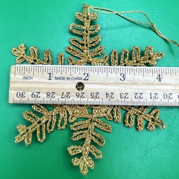 Lot of 6 VTG Handmade Crochet Snowflake Ornaments 1980s Metallic Holiday Décor - Picture 2 of 8